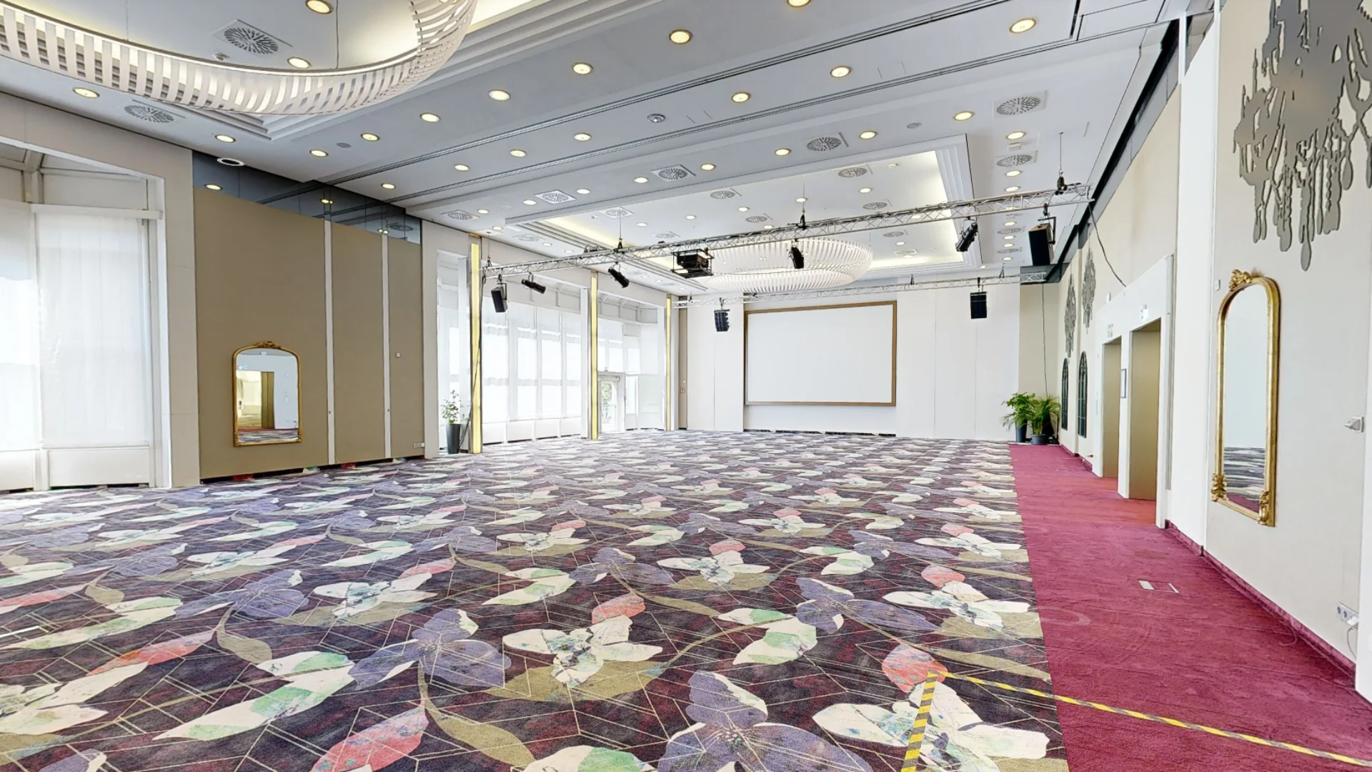Der Ballsaal als freie Fläche